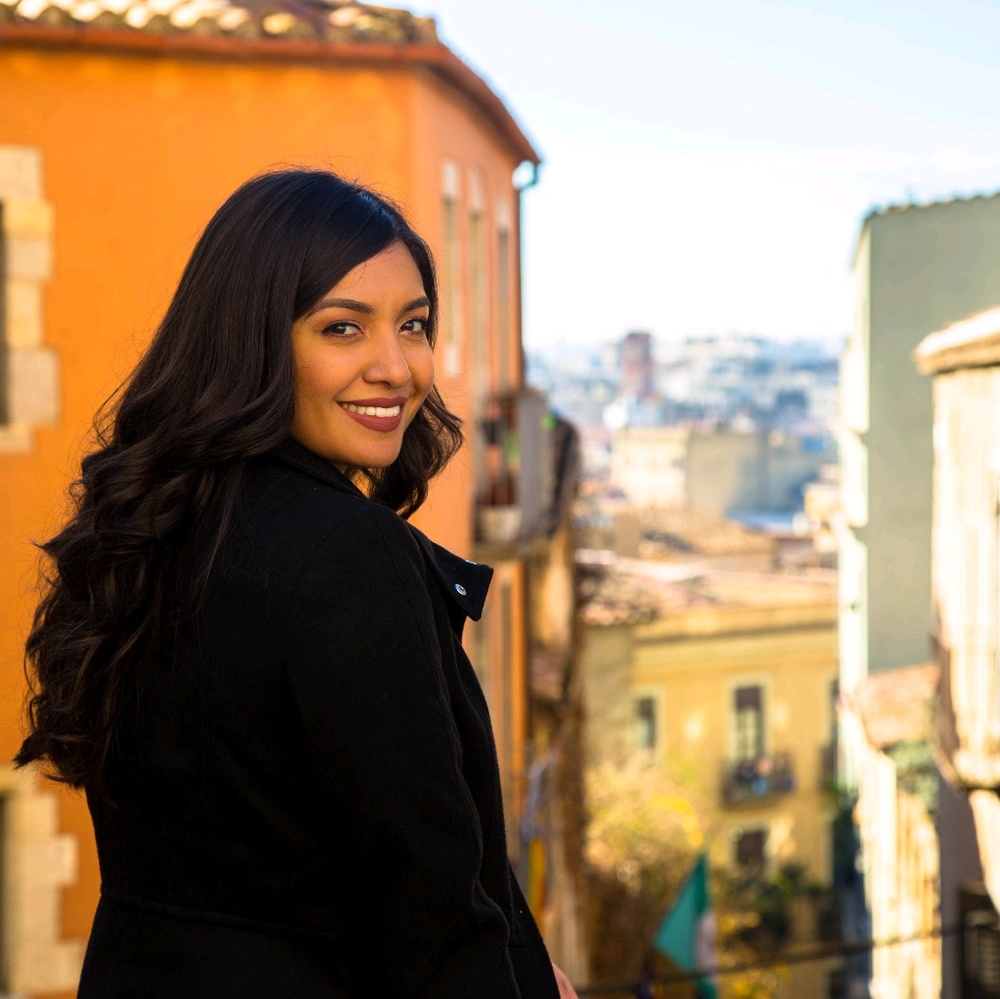 Meet your Posher, Claudia